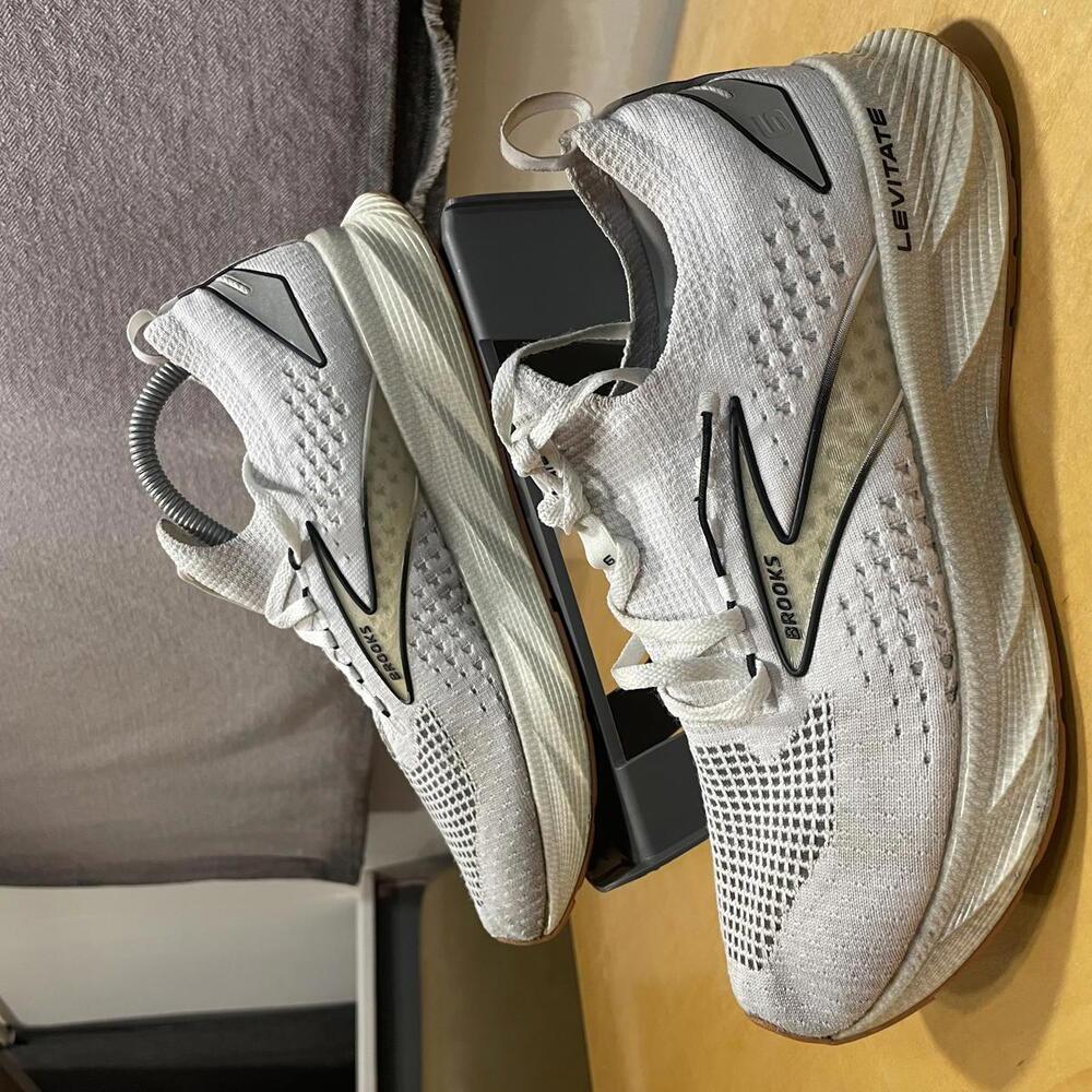 BROOKS LEVITATE 6